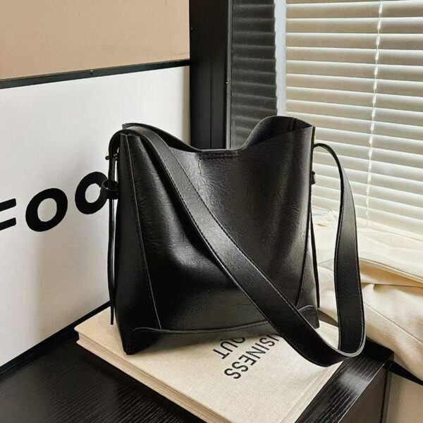 微信图片_20251106004315_53_22 Leather Shoulder Bag