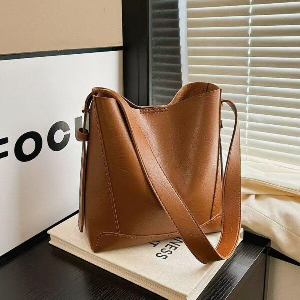 微信图片_20251106004317_55_22 Leather Shoulder Bag