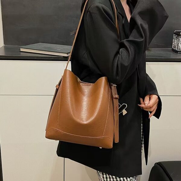 微信图片_20251106004317_56_22 Leather Shoulder Bag