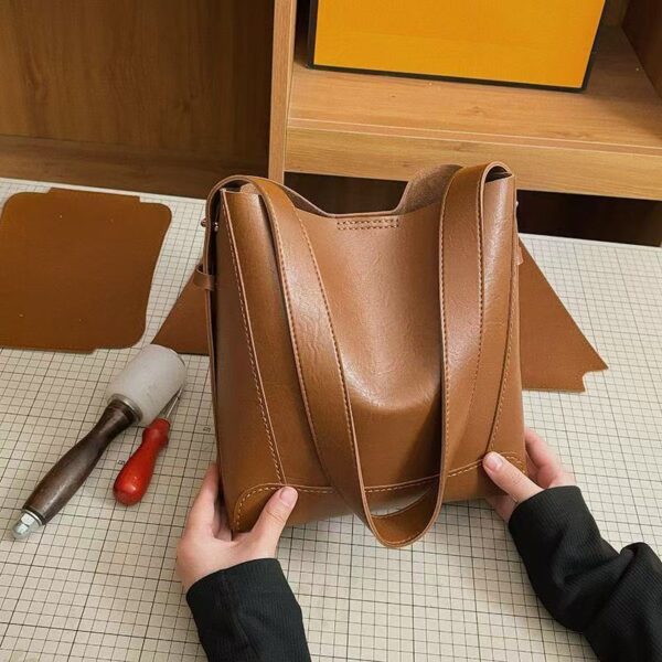 微信图片_20251106004318_57_22 Leather Shoulder Bag